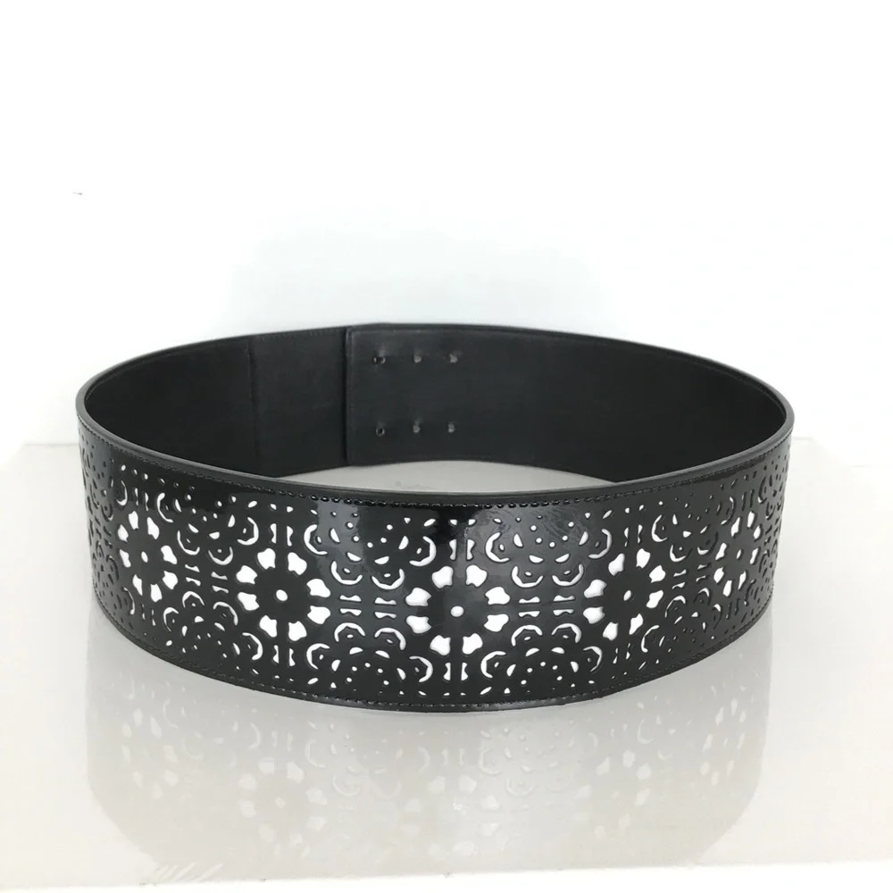 White House Black Market Patent Leather Wide Statement Belt Floral Filigree Sz M